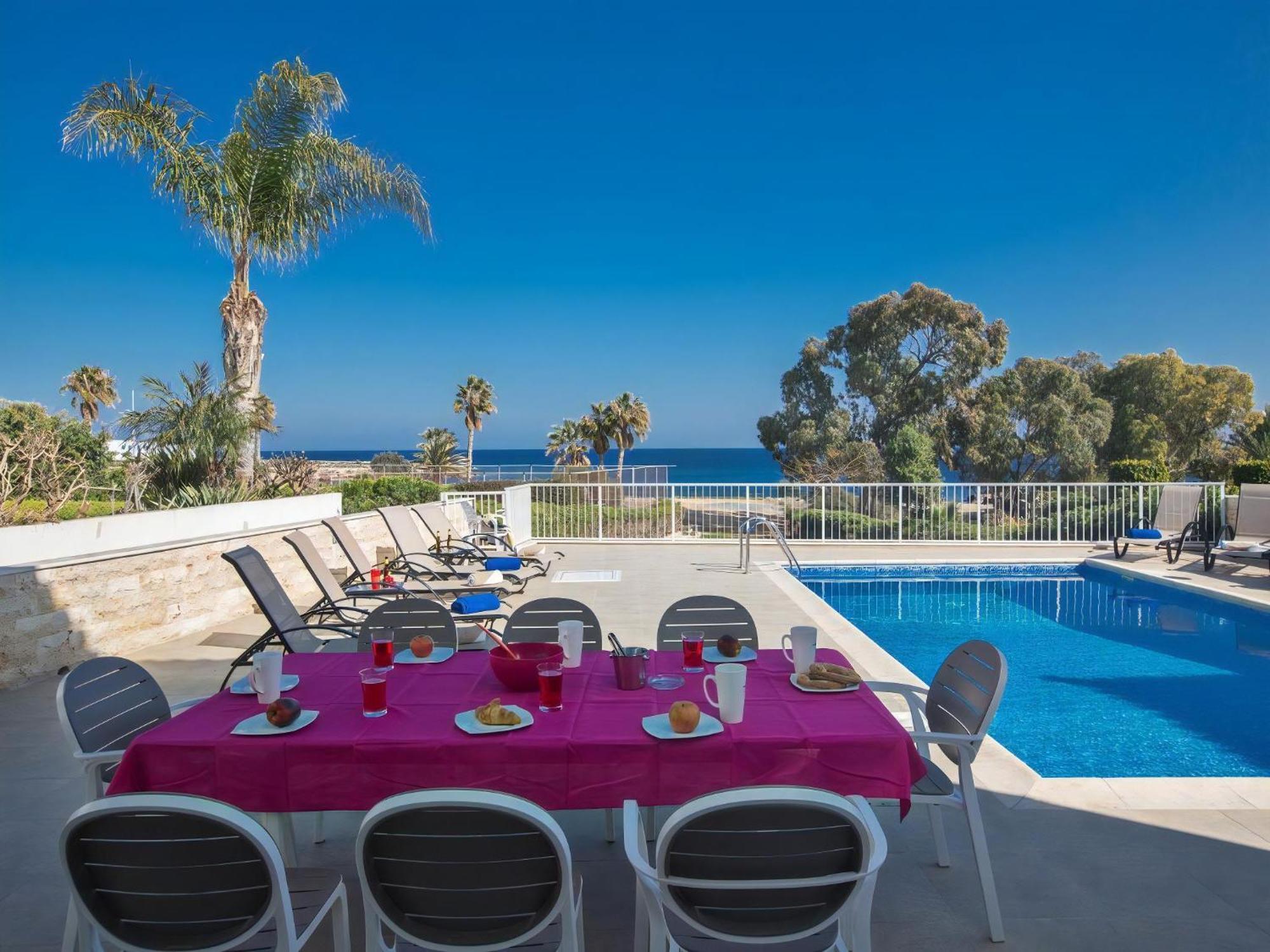 Mesogi Seafront, Stunning 4bdr Fontline Villa Protaras
